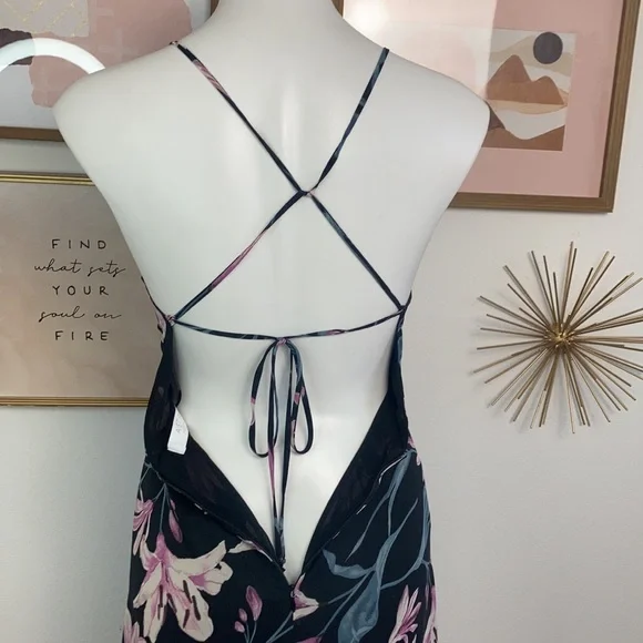 Astr Lily Floral Strappy Criss Cross Maxi Dress - Picture 4 of 9